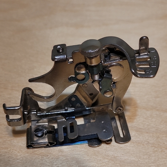 Singer Sewing Machine Attachments - Picture 2 of 8